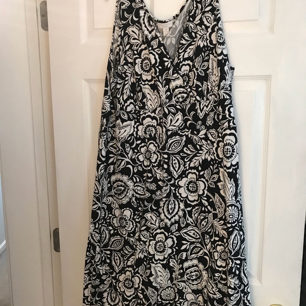 Black and white floral cotton summer dress!